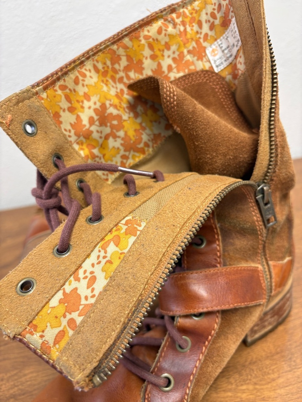 Timberland size 10 leather and suede tan lace up boots - Picture 12 of 12